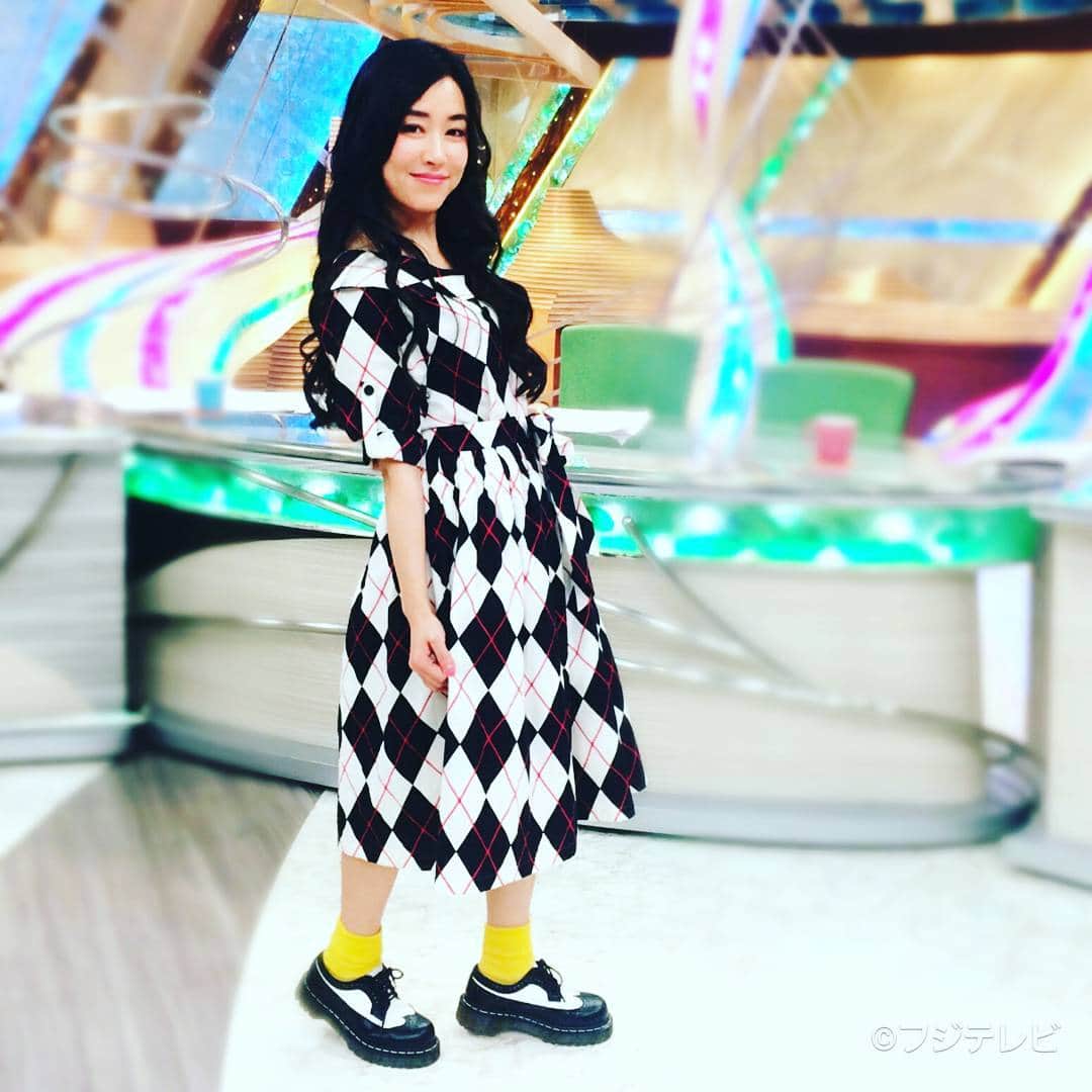 フジテレビ「とくダネ！」のインスタグラム：「今日はコメンテーターの橋口さんが番組Instagram初登場☆ 小さめ女子でも楽しめるアーガイルのドレスワンピースにロックなウイングチップシューズのコーディネート 梅津さんに「アリスみたい」と言われてご機嫌でした♪ #橋口いくよ #とくダネコーデ #アーガイル #ドレスワンピース #ロングワンピース #milk #ウイングチップ #ドクターマーチン #drmartens #どんなセリフが合うでしょう #とくダネ大喜利 #ファッション #コーディネート #今日のコーデ #コーデ #大喜利 #2017 #4月10日 #月曜日 #とくダネ #tokudane #フジテレビ #fujitv 170410」