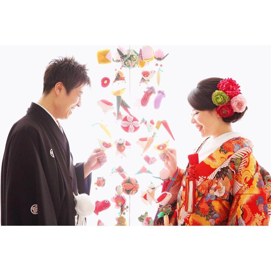 FAST WEDDING VITAさんのインスタグラム写真 - (FAST WEDDING VITAInstagram)「花嫁様のお祖母様手作りのつるし雛をお持ちいただきました✨おひとつおひとつとても丁寧につくられていてお祖母様の愛情が伝わってきます😊 #fastweddingvita #ファストウェディングヴィータ #和装#和装ヘア#和装前撮り#前撮り#前撮りレポ#着物#和婚#海外ウェデ #ウェディングフォト #フォトウェディング #結婚写真#結婚式前撮り#カメラマン #ウェディングレポ #プレ花嫁#卒花嫁#プレ花嫁卒業 #花嫁#花嫁ヘア #結婚準備#結婚式準備#結婚式DIY #日本中のプレ花嫁さんと繋がりたい #全国のプレ花嫁さんと繋がりたい #東京#品川区#天王洲アイル#つるし雛」4月10日 21時46分 - fast_wedding_vita