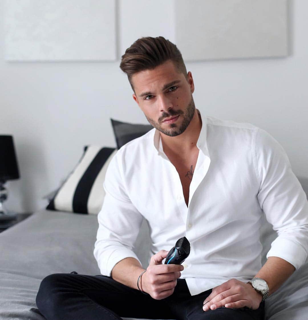 Stefano Trattoさんのインスタグラム写真 - (Stefano TrattoInstagram)「Black trousers, white shirt and to finish my look off a perfect beard! I trim my beard at 5mm leaving my moustache longer! Simple look for a perfect finish!  #LetYourStyleOut #BraunBeauty #SponsoredByBraun」4月11日 2時14分 - stefanotratto