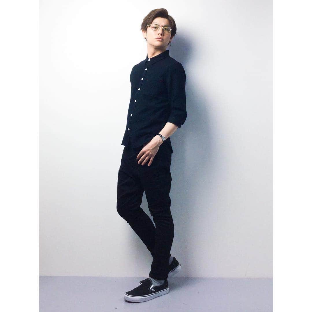 澤村量山のインスタグラム：「gm!!! こういうスタイリングが最近好き  #wear #ootd #fashion #mensfashion #メンズファッション #zozotown  #actor #俳優 #読モ #サロンモデル #サロモ #AKROS #AKROS専属モデル #インスタグラマー #japanesemodel #l4l #like4like #shooting #instagood #instalike #followme #follow4like」