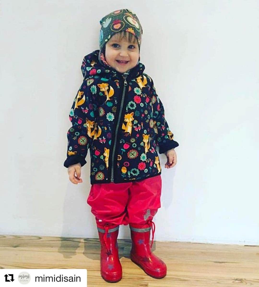 Mimi Disainのインスタグラム：「キツネ柄のジャケット、可愛いですよね！車柄のもあります(^^) 日本でも購入できますよー！ しかし、目が大きいですね（笑）うちの娘に分けてやりたい。。 #ミミデザイン #mimidisain #エストニア #輸入子供服」
