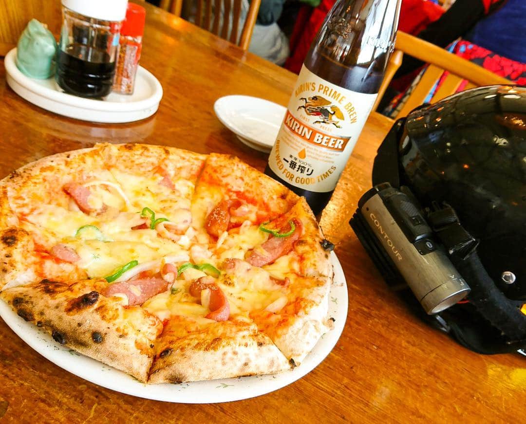 SNOWSTEEZ編集部のインスタグラム：「奥神鍋ってピザをウリにしてるレストハウス多いですよね #リッヂやまた #ピザ #石窯」