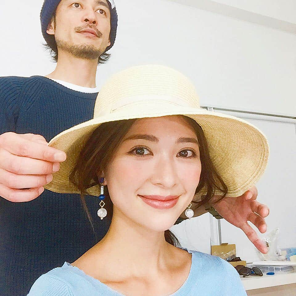 西山真以さんのインスタグラム写真 - (西山真以Instagram)「* 本日は、はじめましての雑誌 saita の撮影でした。 ヘアメイクは、とっっても久しぶりにお会いできた、美容雑誌で見ない日はないくらいご活躍の田中宏典さん💄 今日も素敵にメイクしていただきました❤︎ 5/6 (土)発売だそうです♪ . #today  #shooting  #saita #magazine  #beauty  #hairmake #田中宏典 #西山真以」4月11日 19時36分 - mai0830