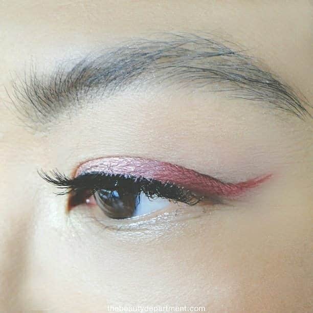 The Beauty Departmentのインスタグラム：「Looking for a super quick + cool Festival Eye? Try one of ours, including this mauve ombre wing! More looks in today's tutorial (link on our profile page)! Post: @amynadinemakeup」
