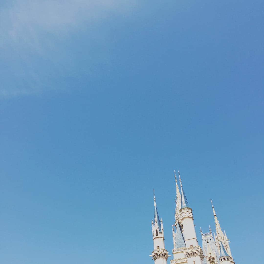 浜島直子さんのインスタグラム写真 - (浜島直子Instagram)「晴れて良かった。  #ディズニーランド #東京ディズニーランド」4月12日 17時37分 - hamaji_0912
