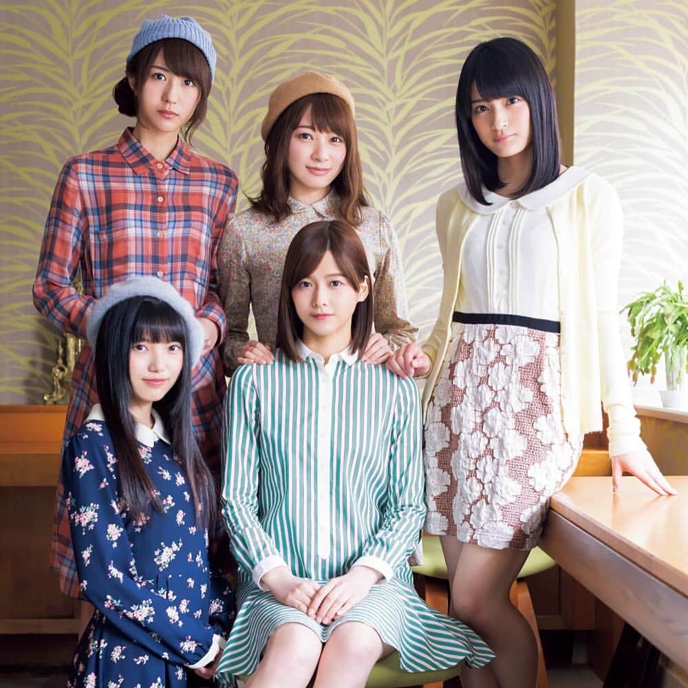週刊少年マガジンのインスタグラム：「本日発売の週刊少年マガジン19号 表紙は #欅坂46 から #渡邉理佐 #織田奈那 #土生瑞穂 #佐藤詩織 #上村莉菜  50名様にオリジナルクオカードをプレゼント！  #マガジン #欅坂46好きな人と繋がりたい」