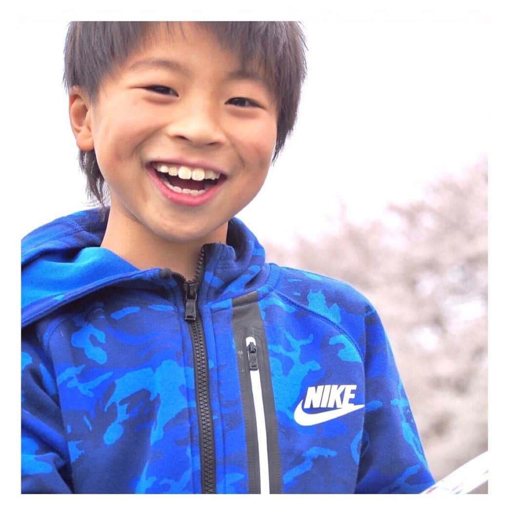 のインスタグラム：「昨日は息子の8歳の誕生日でした。 やはり時が経つのは早いです。」