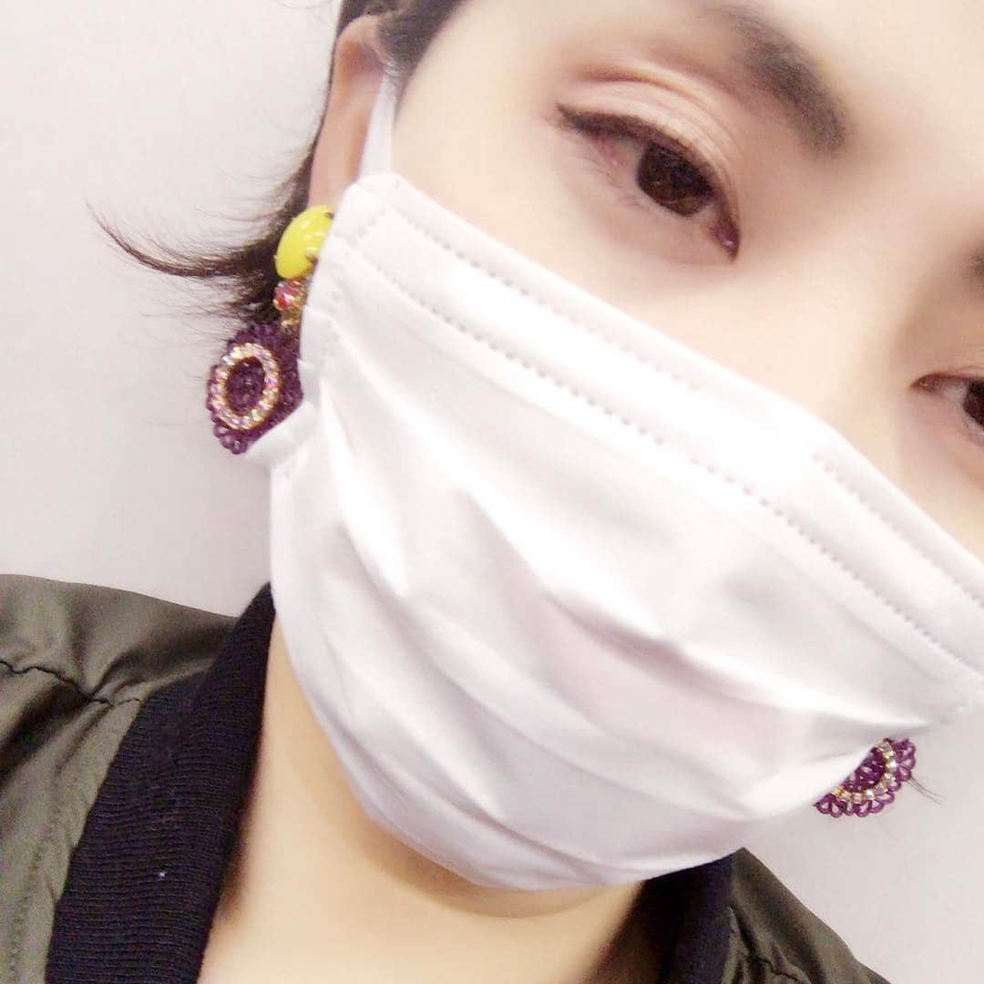 緒月遠麻さんのインスタグラム写真 - (緒月遠麻Instagram)「本日 花粉が どいひー。 二重が ドイヒー。 くしゃみしながら 街を練り歩く。 #花粉症  なのね私って。。。」4月12日 13時23分 - toma_ozuki