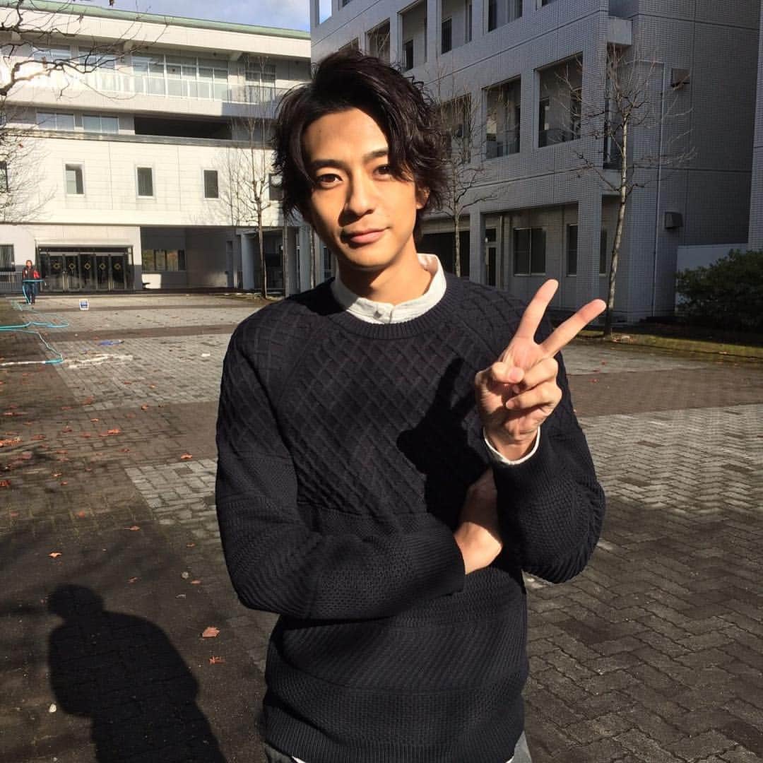 映画「ひるなかの流星」のインスタグラム：「新入生、新学期が始まった皆さん😆✨学校生活楽しんでいますか..??🎉 獅子尾先生から是非学びたいものです🙈🙈笑  #新入生 #新学期 #ひるなかの流星 #大ヒット上映中 #レディースデー @shohei.63」