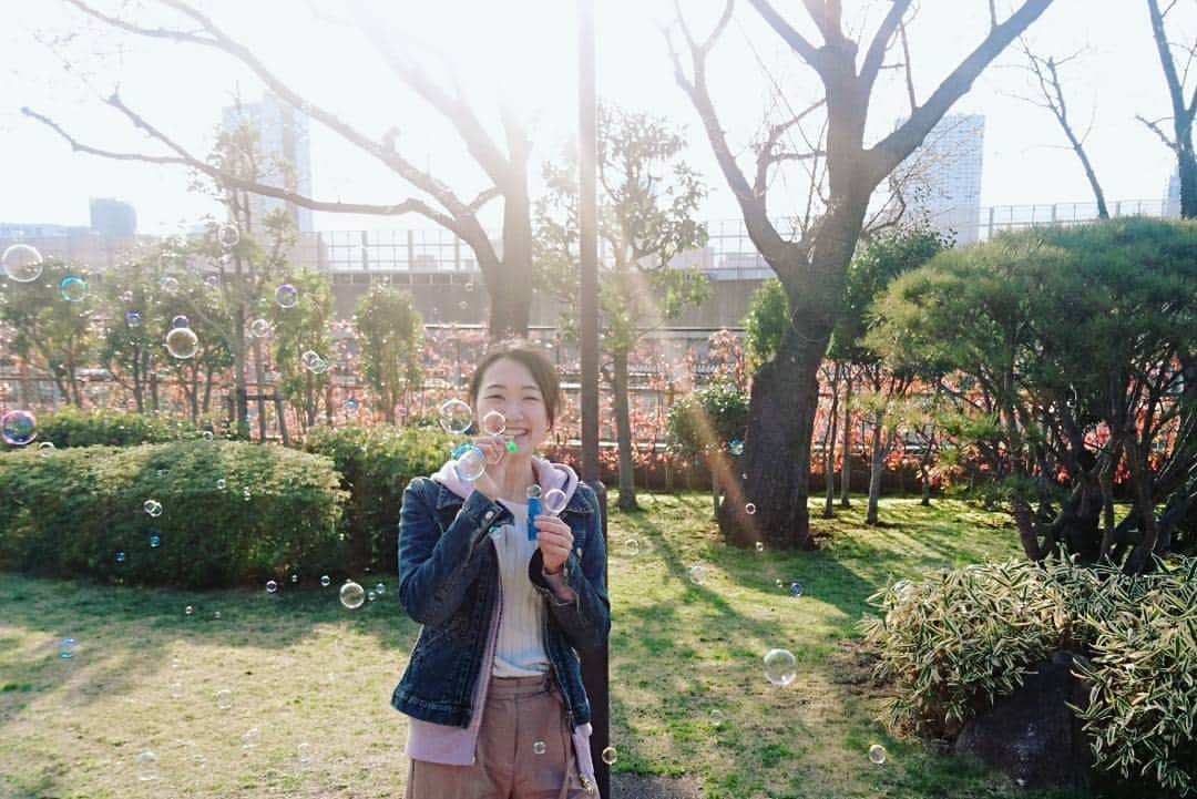 水木彩也子さんのインスタグラム写真 - (水木彩也子Instagram)「☀🌈🌸 . 晴れたね！ . . . . . #sunny #シャボン玉 #公園 #park」4月12日 15時12分 - 07sayako