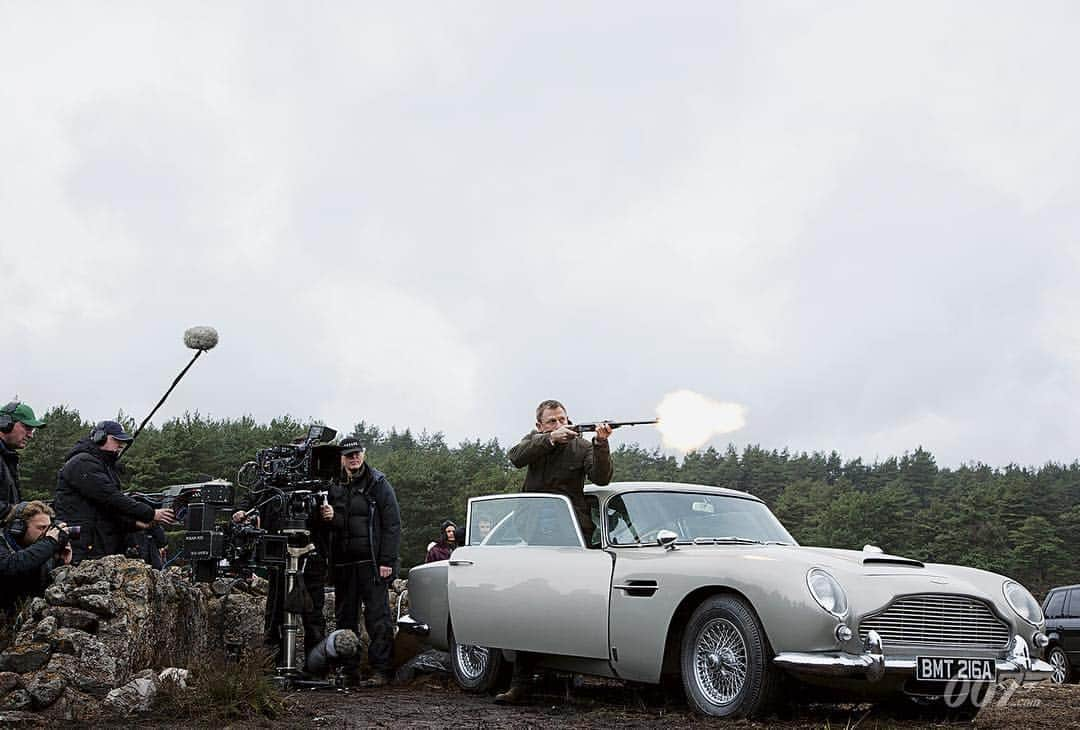 James Bond 007さんのインスタグラム写真 - (James Bond 007Instagram)「Camera crew shoot part of the #SKYFALL (2012) scene where Silva attacks Bond in his family's Scottish home. Bond uses his #DB5 as both a weapon and for protection. You can see the 3D printed one-third scale DB5 model used in part of this scene at Bond In Motion.」4月13日 1時04分 - 007