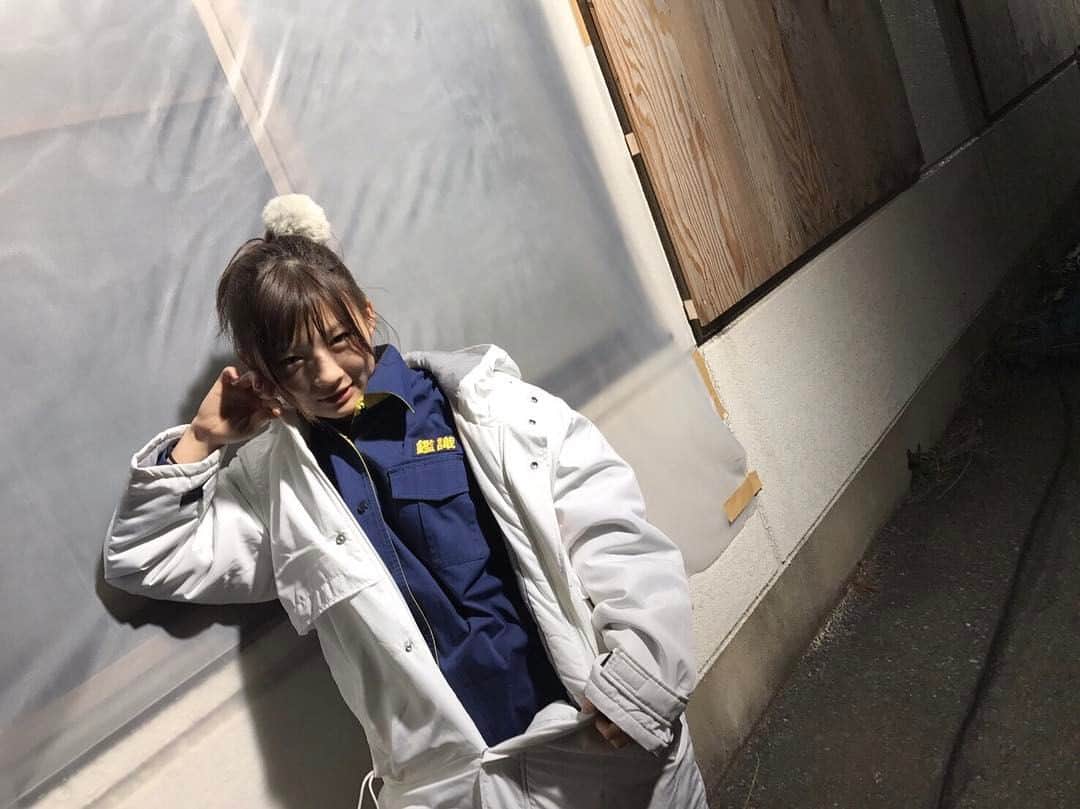 のインスタグラム：「#グラビアショットの栞ちゃん♪ #撮影は安田役の松尾諭さん #2人ともノリノリに撮影（笑） #伊藤沙莉 #ラストコップ #hulu #anotherstory #lastcop #映画」