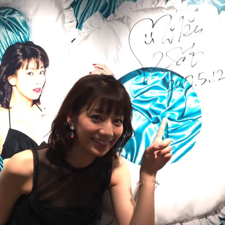 佐藤美希さんのインスタグラム写真 - (佐藤美希Instagram)「池袋PARCOさんにて『2017 PARCO SWIM DRESSキャンペーン』記者発表会終えました！PARCOの水着売り場にある巨大パネルで撮影してSNSにアップすると、この時期に嬉しいプレゼントが貰えますよ❤️実際に撮影時で使用した小物アイテムも置いてあります！なりきり写真撮ってみてね🤗ホリプロのお偉い方々と🙏 私が撮影で使用した水着も販売されています！とにかく可愛くてオススメ✨今年の夏は可愛い水着で楽しい思い出作ってください！ #PARCO #パルコ #swim #dress #水着キャンペーン #池袋パルコ #水着 #👙#パネル #ホリプロ #水着アイランド #パルコの水着」5月12日 15時08分 - satomiki0626