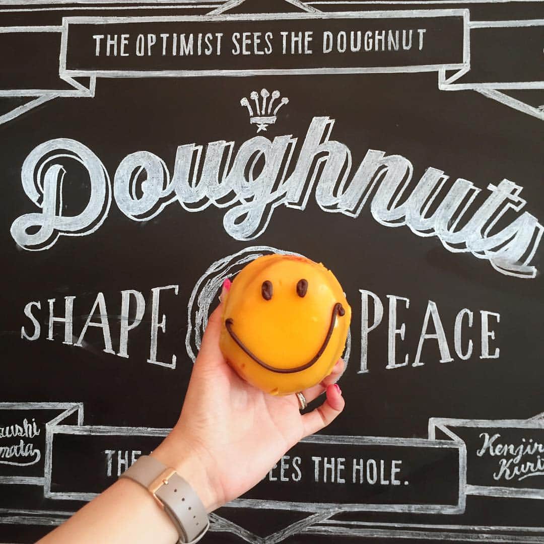 yoka1124さんのインスタグラム写真 - (yoka1124Instagram)「打ち合わせからの☺︎☺︎☺︎朝活 . . . with @manamisotayuta  @enappi_148 . . . . . #goodtowndoughnuts #smile #グッドタウンドーナツ  #doughnuts #sweets #happy #ドーナッツ #スマイル #ニコちゃん #朝活 #おしゃれカフェ #cafe #カフェ巡り#表参道 #instafood #instagood」5月12日 15時37分 - yoka1124