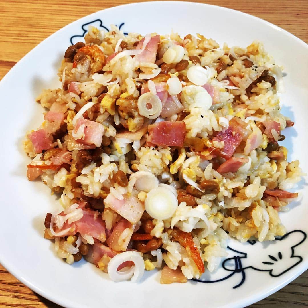 万波奈穂のインスタグラム：「最近納豆チャーハンばっかり作ってる。改良を重ね中々いい感じになってきた☺️#納豆チャーハン#極めたい#今日のランチはガパオライス」