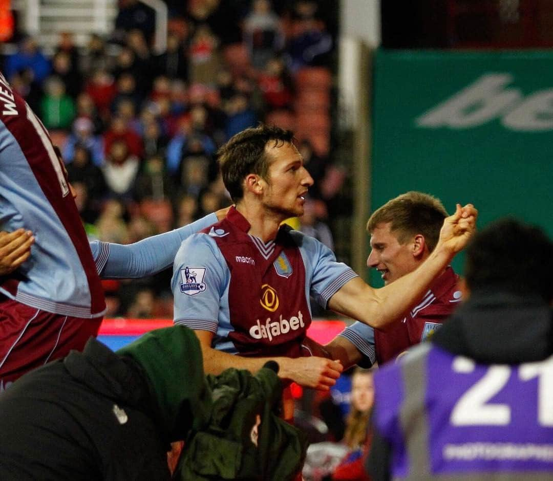 リボル・コザークのインスタグラム：「I would like to say thank you to all the Aston Villa football fans: thank you so much for supporting me and bearing with me for four years. I am deeply sad that I have not been able to repay your trust and faith. I have tried with all my strength but the last few years have been rather difficult for me..from the moment I was seriously injured on a bad tackle in training session! For this reason I am happy and ready to close a chapter and start a new one, yet this memory will stay forever with me. I love you all, Aston Villa supporters, and I really wish you best of luck for the future!」