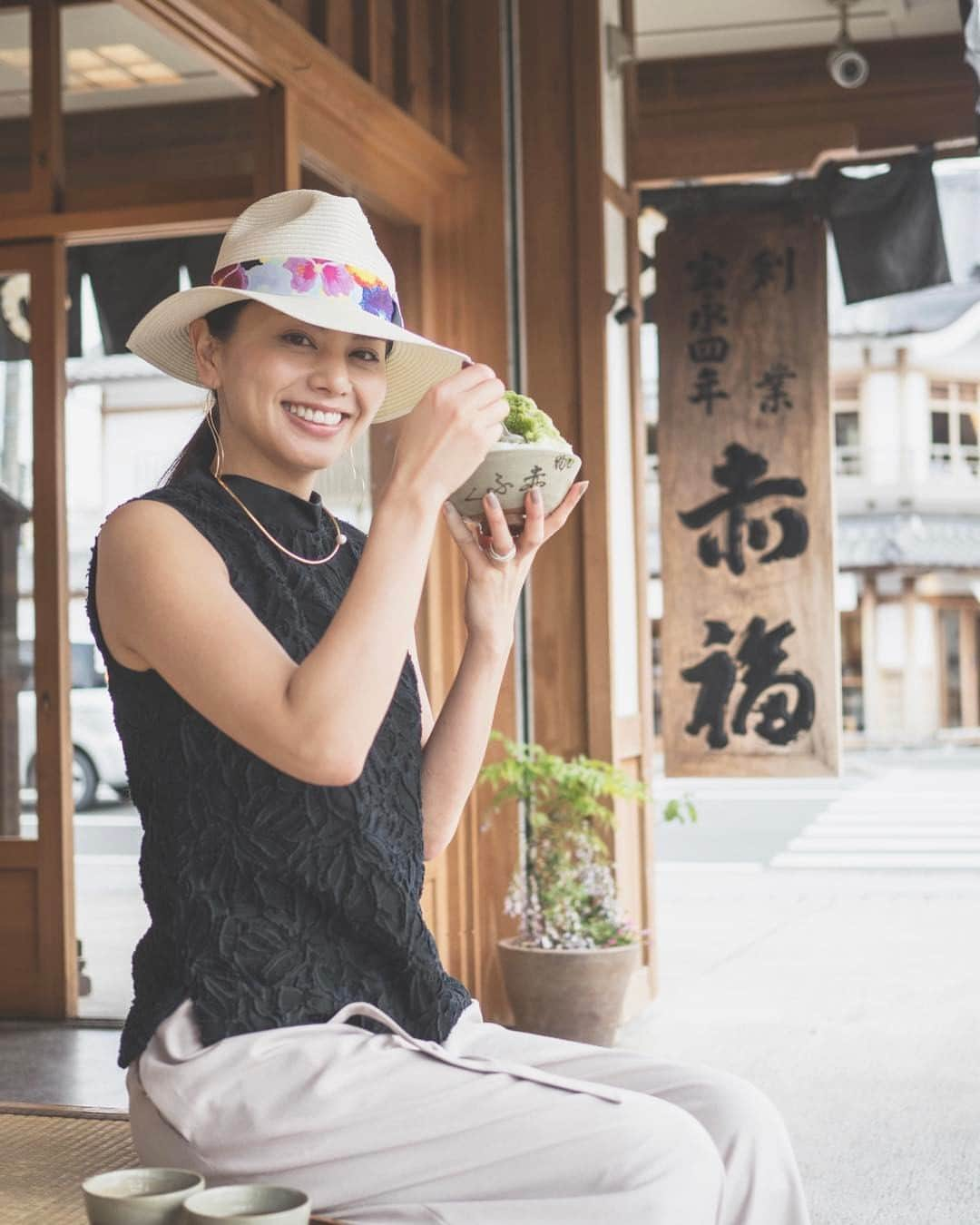 大橋菜央さんのインスタグラム写真 - (大橋菜央Instagram)「The sweets I've wanted to eat🍧It's not just a shaved ice. Actually there are #akafuku inside! . 念願の#赤福氷 ✨ お抹茶かき氷の中には伊勢名物の赤福が😳💓 . . @ak_suzuki Thanks for the great information;) We went to Ise shrine too! #赤福 #赤福餅 #伊勢名物 #伊勢志摩旅 #iseshima  #naoliving #naoliving_travel」5月9日 9時05分 - naoliving