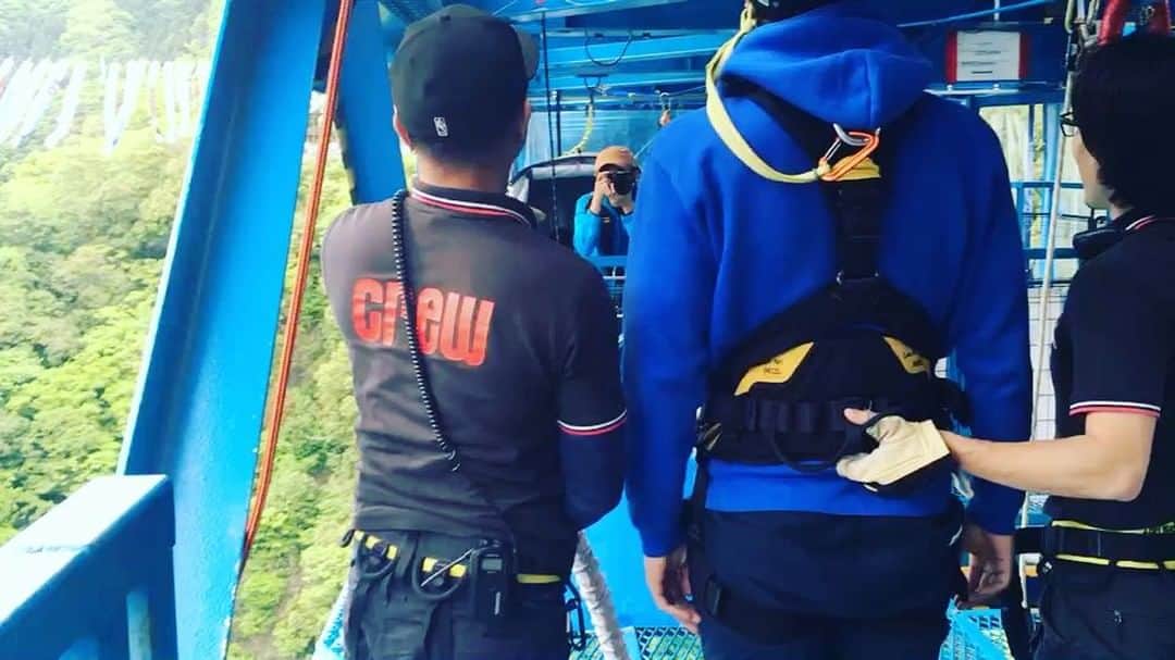 眞庭城聖のインスタグラム：「人生初バンジーしてきました。 んもう本当にただの最&高やった。 絶対また行こう。行きたい人募集。  #バンジージャンプ #bungyjump  #茨城 #常陸太田 #竜神大吊橋 #高さ日本一 #最高」