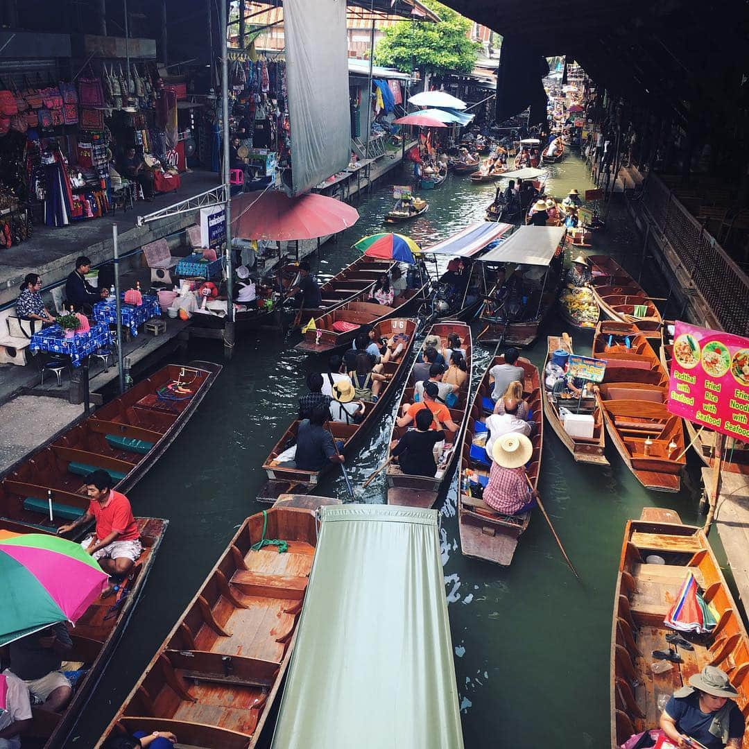 青木菜摘のインスタグラム：「first post from Thailand. #水上マーケット #bangkok #withエアアジア  インスタ開始🐘」