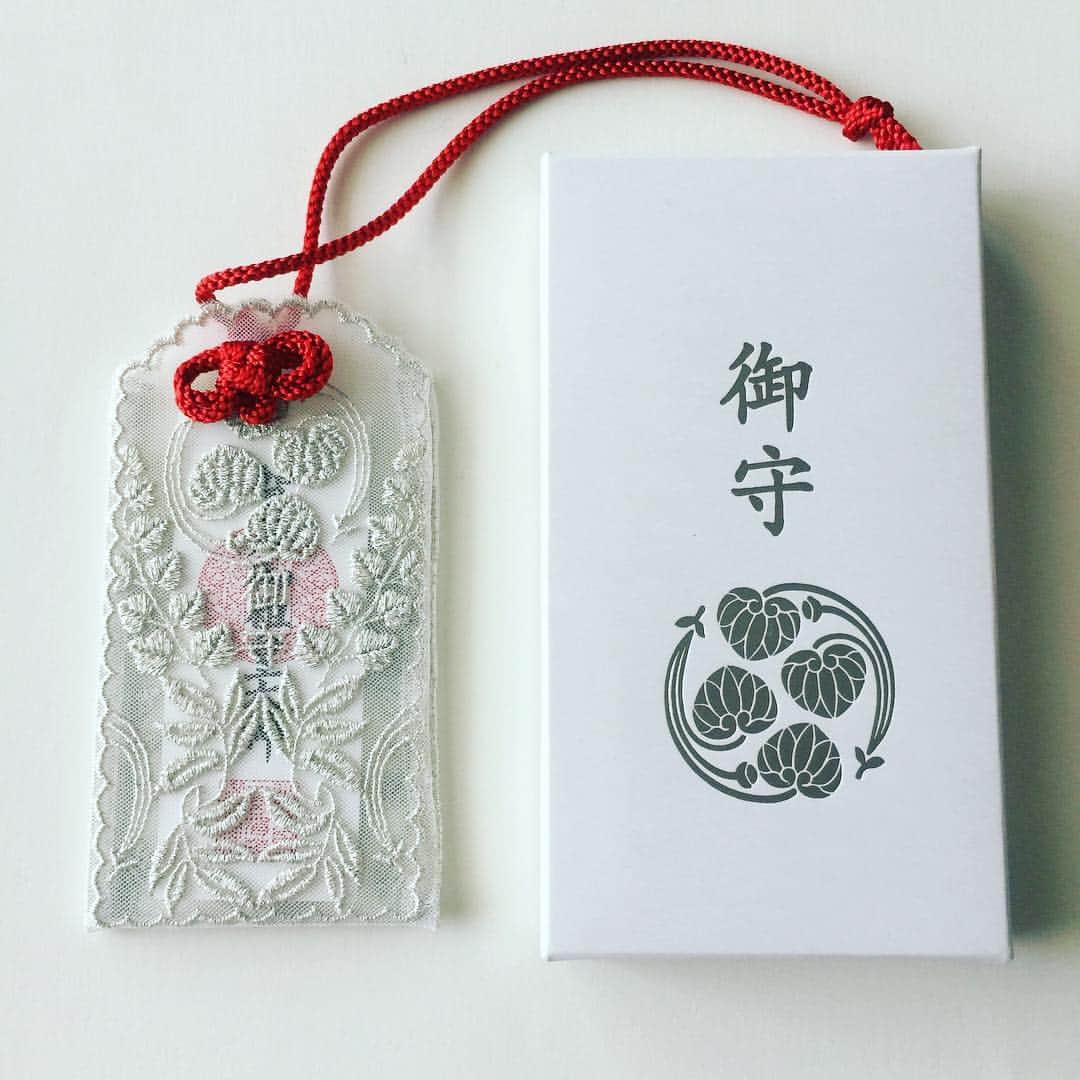 おおたうにさんのインスタグラム写真 - (おおたうにInstagram)「lace amulet / Shimogamo Shrine  南さんが見つけてくれた、高価で綺麗な御守り✨✨ 買っちゃったー( ´ ▽ ` )💕 通称「レースィ」。「常に鞄に忍ばせて…」と書いてあったけど、かなりの大きさです✨ #おまもり #lace #amulet #下鴨神社 #京都」5月10日 11時52分 - outa_uni