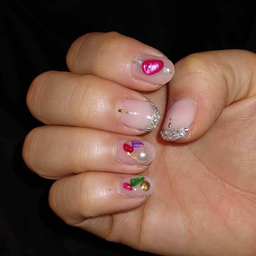 里美ゆりあのインスタグラム：「今月のネイル💅 #ネイル#大人可愛い」