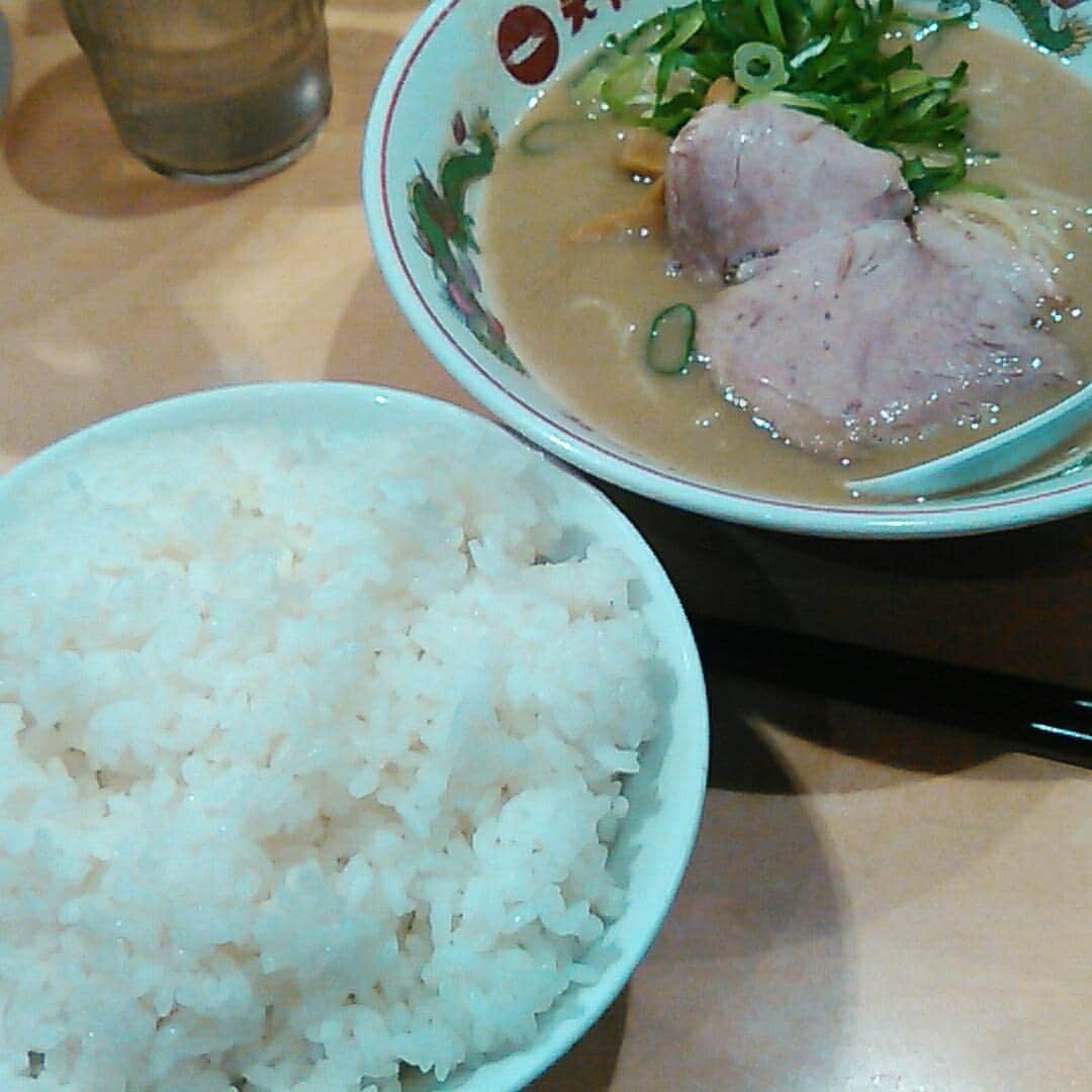 旅とラーメンのインスタグラム：「天下一品　@西新宿 ラーメンセット　ライス特盛 二次会はキツすぎた。 #ラーメン#天下一品#西新宿#ラーメン#ラーメンインスタグラマー#ラーメン倶楽部」