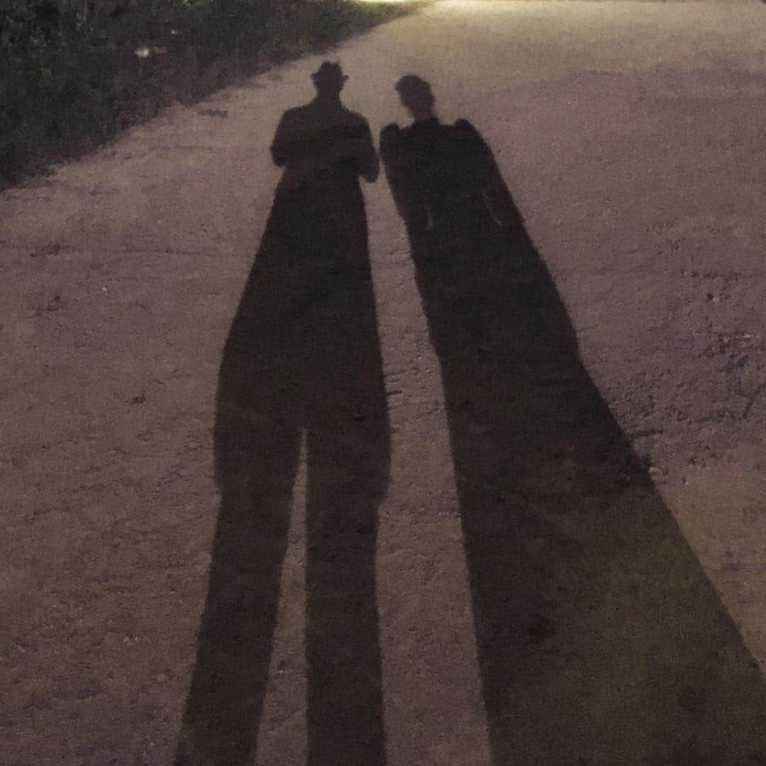 ルーク・エヴァンズさんのインスタグラム写真 - (ルーク・エヴァンズInstagram)「@dakotafanning and I casting a Long shadow from 1896 #thealienist #nightshoots」5月11日 6時21分 - thereallukeevans