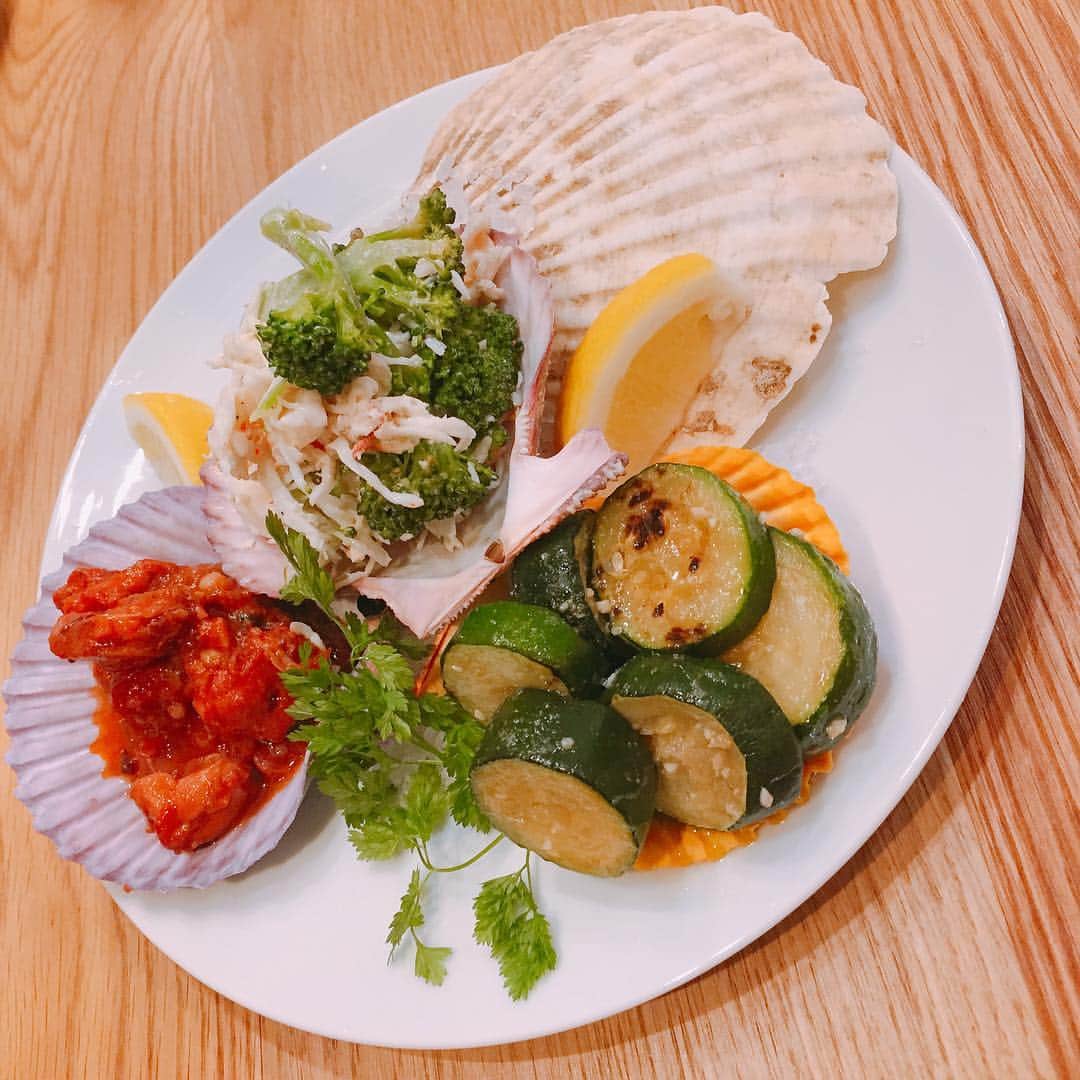 大森由佳のインスタグラム：「美味しすぎる〜♡ #uniseafood #food #yummy」