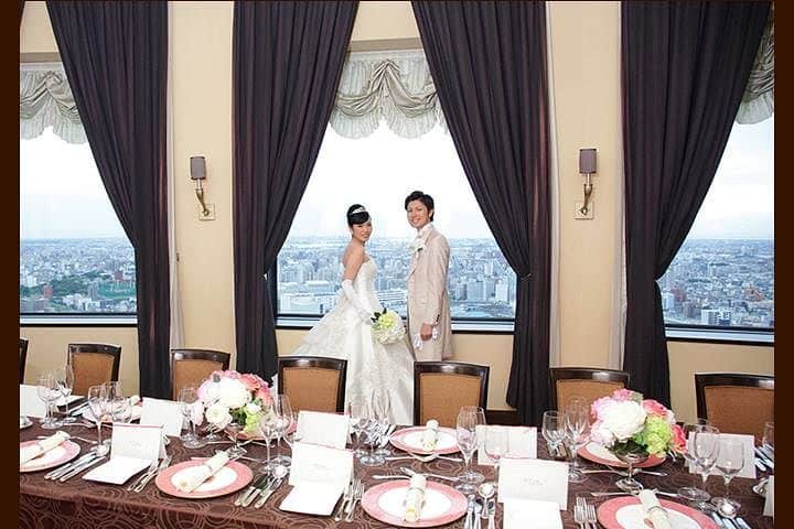 家族挙式はベストブライダルのインスタグラム：「◇婚礼料理無料ご試食会◇ 関東8会場で毎週土日祝日に開催中！！ http://kazoku-wedding.jp/tasting_kanto/ 家族挙式では、毎週土日と祝日に婚礼料理の試食会を開催しています！ 下記のＵＲＬにアクセスをしていただ、各開催会場の予約ページからご予約ください。 ↓　↓　↓　↓　↓　↓ http://kazoku-wedding.jp/tasting_kanto/ 人気ウェディング会場のご見学をかねて、是非、ご参加ください(^▽^)／ お問合せをお待ちしています♪ ＜お問い合わせ＞ お電話　⇒⇒⇒　03-5733-8652（関東エリア共通ダイヤル） スマートフォン　⇒⇒⇒　http://kazoku-wedding.jp/sp/ 現地見学・お見積もり相談など現地で体験してください♪ 内容は当日プランナーまで☆ ＜各種ご案内＞ ▽資料のご請求 https://reg34.smp.ne.jp/regist/is… ▽来館のご予約 https://reg34.smp.ne.jp/regist/is… ▽挙式日照会・予約 https://reg34.smp.ne.jp/regist/is… ▽相談サロンのご案内 http://kazoku-wedding.jp/salon/ ▽先輩カップルの声 http://kazoku-wedding.jp/couple/ ＜Ｑ＆Ａ＞ 費用に関して　⇒　　http://kazoku-wedding.jp/faq01/ 見学に関して　⇒　　http://kazoku-wedding.jp/faq02/ 挙式当日に関して　⇒　http://kazoku-wedding.jp/faq03/ その他　⇒　http://kazoku-wedding.jp/faq04/ わたしたちが家族と呼べる人と。 家族挙式 #家族挙式#ベストブライダル#bestbridal#結婚式#挙式#和婚#会食#披露宴#無料試食#試食#式場#会場#会場見学#見学#相談#相談会#チャペル#chapel#ウェディング#wedding#ウェディングドレス#ドレス#dress#試着#フェア#サロン#ウエディングプランナー#わたしたちが家族と呼べる人と」