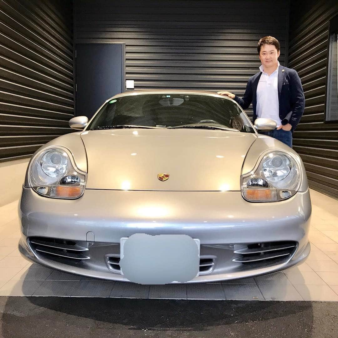 のインスタグラム：「受験時代から憧れ続けたポルシェ。社会人になってすぐローンで買った記念すべき初号機。550スパイダーエディションという特別限定車です。 #ポルシェ #ポルシェセンター  #ポルシェボクスター #986 #ボクスター #ボクスターs #550スパイダー #550se #オープンカー #スパイダー #最高の車 #最アンド高  #GTシルバー #ココアブラウン #porsche #porscheboxster  #porscheboxsters  #550spider  #boxster  #boxsters #boxsters550」