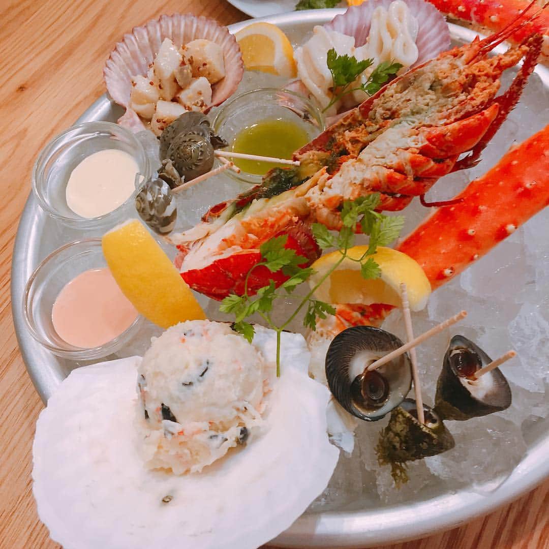 大森由佳のインスタグラム：「こんなに海鮮食べたの 久々〜ーー♡ 蟹久々たべた♡🦀美味  #uniseafood #food #yummy」