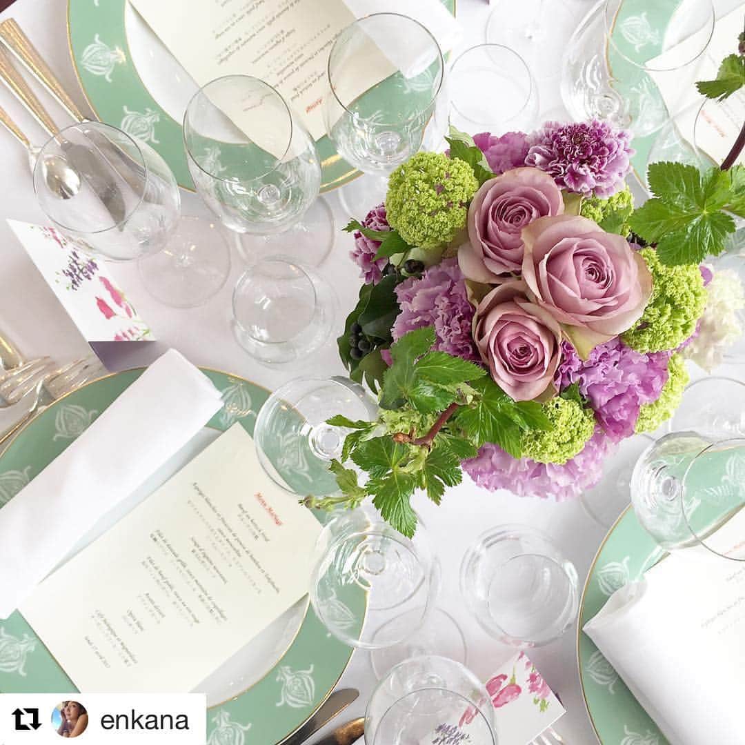 WEDDING DRESS KEITA MARUYAMAのインスタグラム：「#Repost @enkana with @repostapp ・・・ #タテルヨシノ銀座 #結婚式コーデ #結婚式 #プレ花嫁 #卒花 #花嫁 #ウェディング #ウェディングプランナー #ウェディングケーキ #ウェディングドレス #感謝 #ありがとう #結婚式フラワー #ウェディングフラワー #プレ花嫁サポート #日本中のプレ花嫁さんと繋がりたい #お幸せに #晴れ #wedding #weddingplanner #Tokyo #japanese #japan #beautiful #レストランウェディング#ケイタマルヤマ#ケイタマルヤマウエディングドレス#keitamaruyamawedding」
