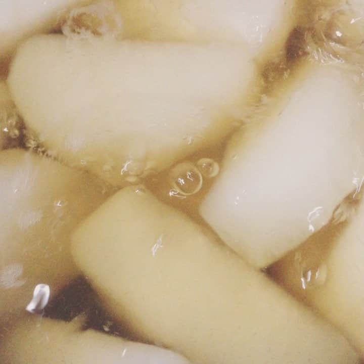 二宮芽生のインスタグラム：「大根ぐつぐつ。  bubble-bubble🙉 关东煮🍲」