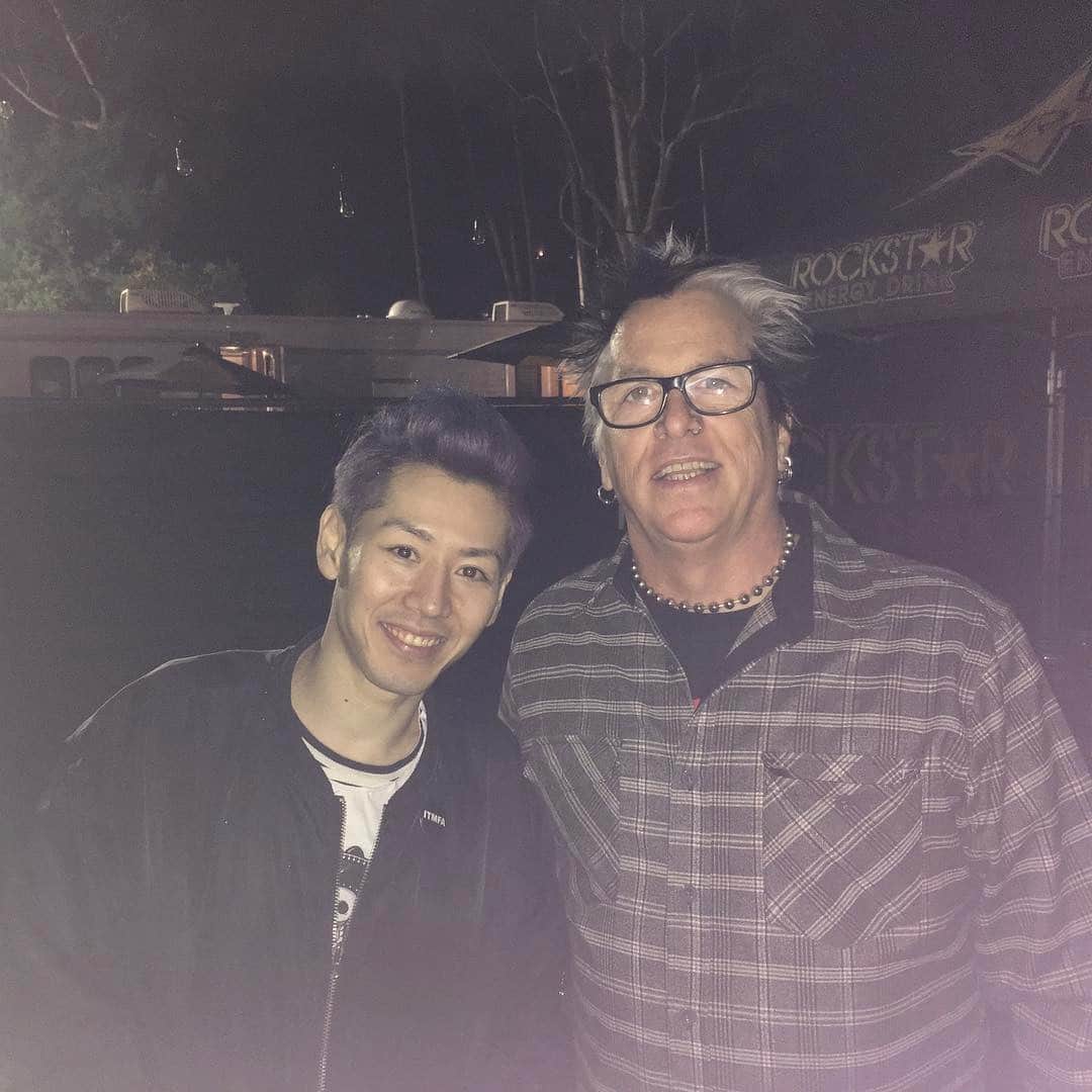 小林尊のインスタグラム：「ヌードルズ 💀🔥 from @offspring  Back stage with @thegnudz  #offspring #オフスプリング #theoffspring」