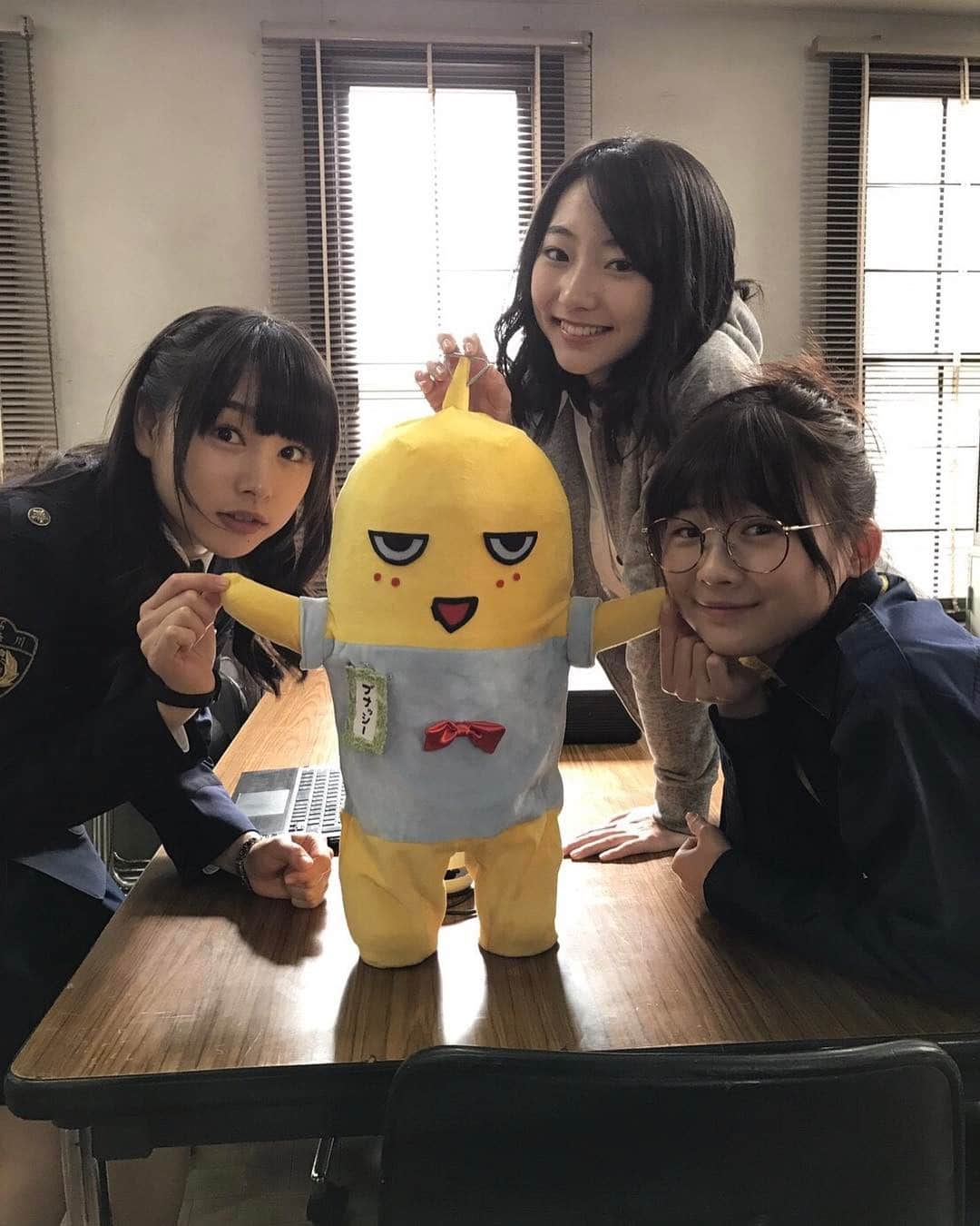 ラストコップのインスタグラム：「#休憩中 #桜井日奈子 ちゃん #武田玲奈 ちゃん  #伊藤沙莉 ちゃん  #ブナッシー とパシャり #KBD #ラストコップ #lastcop #映画」