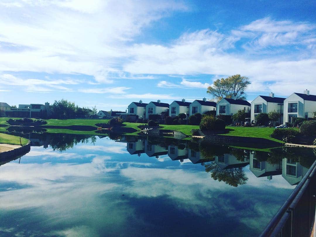 後藤輝也のインスタグラム：「ニュージーランドの休日。#いい景色#まったり#池の中でリカバリー」
