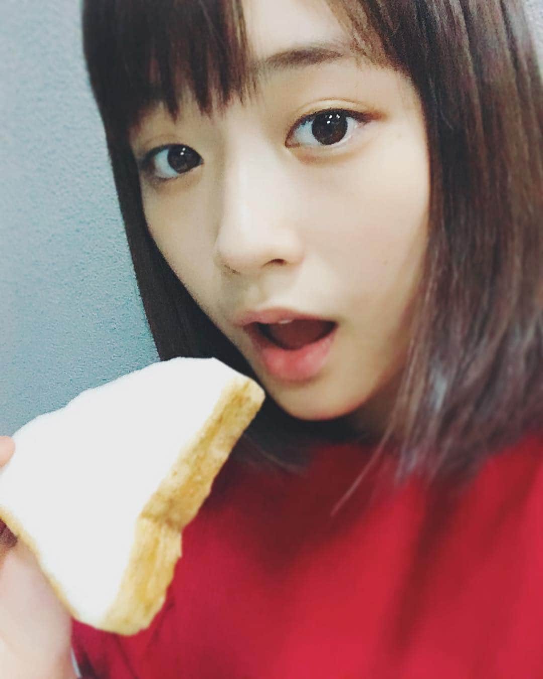 大原櫻子さんのインスタグラム写真 - (大原櫻子Instagram)「リトルボイスの稽古にある🍞  食べれないの。すごくリアルなニセモノ。」4月19日 16時14分 - sakurako_ohara