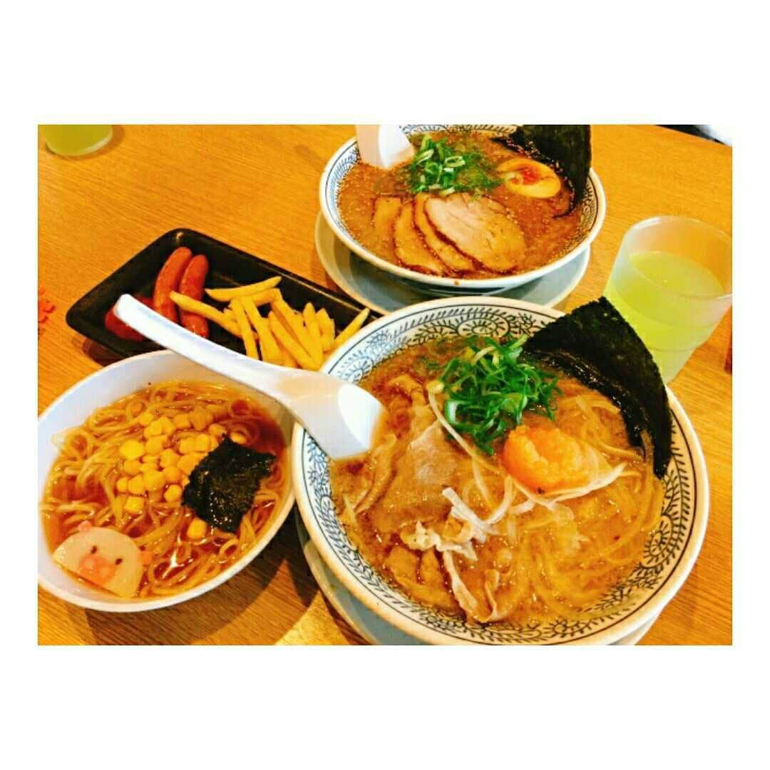 麺処 誇さんのインスタグラム写真 - (麺処 誇Instagram)「#麺処誇　です。家族連れでもご満足いただけるようメニューや席をご用意しております！ご来店お待ちしております(^_^) #西新宿#新宿区#歌舞伎町#新宿駅#新宿三丁目#新宿#新宿二丁目#新宿御苑#新宿中央公園#つけ麺#ラーメン#醤油ラーメン#味噌ラーメン#ラーメンインスタグラマー#ラーメン倶楽部#グルメ#麺スタグラム#肉そば#煮卵#ファミリー#家族連れ#多彩なメニュー#follow4follow#followforfollow#followback#麺処誇」4月19日 19時07分 - mendokoro.hokori