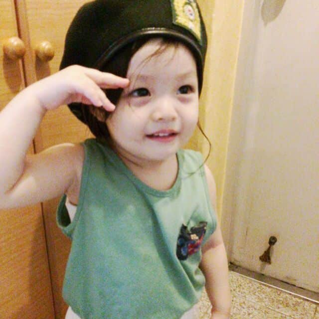 ジェウンさんのインスタグラム写真 - (ジェウンInstagram)「4살👼🏻(사진 10장👉🏻) 이번에는 2014년 4살때 사진들을 가져왔어요! 아직 어디에도 재은이사진을 공개하지않던 시절 그래서인지 사진이 많진않았지만 고르고 고르다보니 보여드리고싶은 사진은 한가득..🙈 이참에 3살 2살 사진들도 가져와볼게요🙋🏻 . 満2歳~3歳になる頃までの ジェウンちゃんです💕 ちっちゃくてぷくぷく👶🏻 . . #잰 #재은#2014년#4살#2歳#3년전#만2살#옛날사진#아가잰」4月19日 19時40分 - jaen_mom