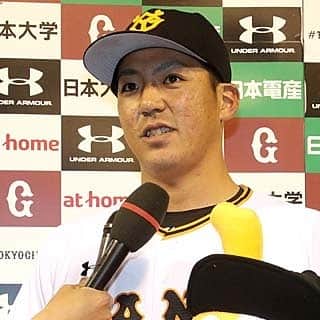 読売巨人軍さんのインスタグラム写真 - (読売巨人軍Instagram)「鹿児島の県立鴨池野球場で行われた #東京ヤクルトスワローズ との２回戦。巨人は初回一死二、三塁から、#阿部慎之助 選手が中犠飛で挙げた１点を、先発・#高木勇人 投手の負傷で、急きょマウンドに上がったプロ初登板の #篠原慎平 投手ら、６投手の無失点の継投で守り切り、３試合連続の零封勝ちで４連勝！巨人はこれで３３イニング連続無失点となり、４月１６日に支配下選手となったばかりの篠原投手は３回無失点の好投で、巨人の育成出身投手としては初めて、初登板を勝利で飾りました！ #巨人 #ジャイアンツ #giants #カミネロ」4月19日 22時08分 - yomiuri.giants