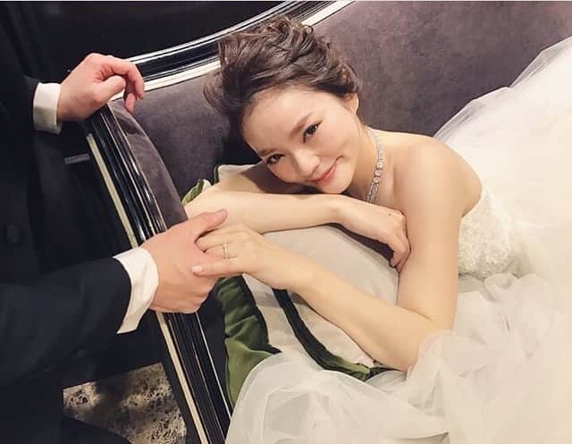 VOW_weddingのインスタグラム：「ドレスとイメージに合わせた 特別なヘアメイクとコーディネートを ご提案いたします*」