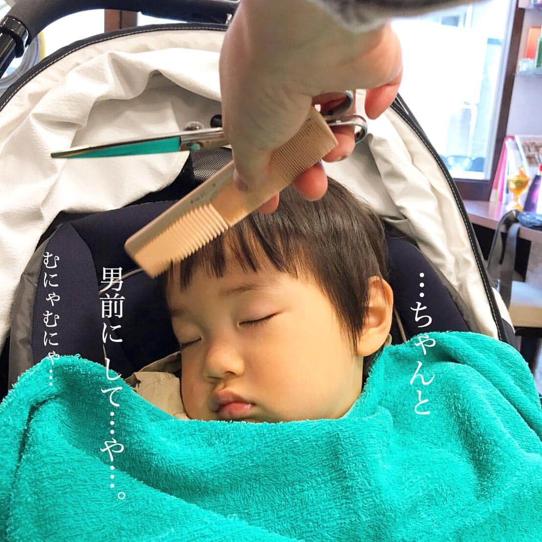 makikoさんのインスタグラム写真 - (makikoInstagram)「❤︎ 寝てる間にそーっとそーっと…✂︎ .  #前髪だけ切りました #目に入りかけてたので  #ベビーカーのまま #荒技  #1歳 #親バカ部 #新米ママ #男の子」4月20日 21時57分 - batako93