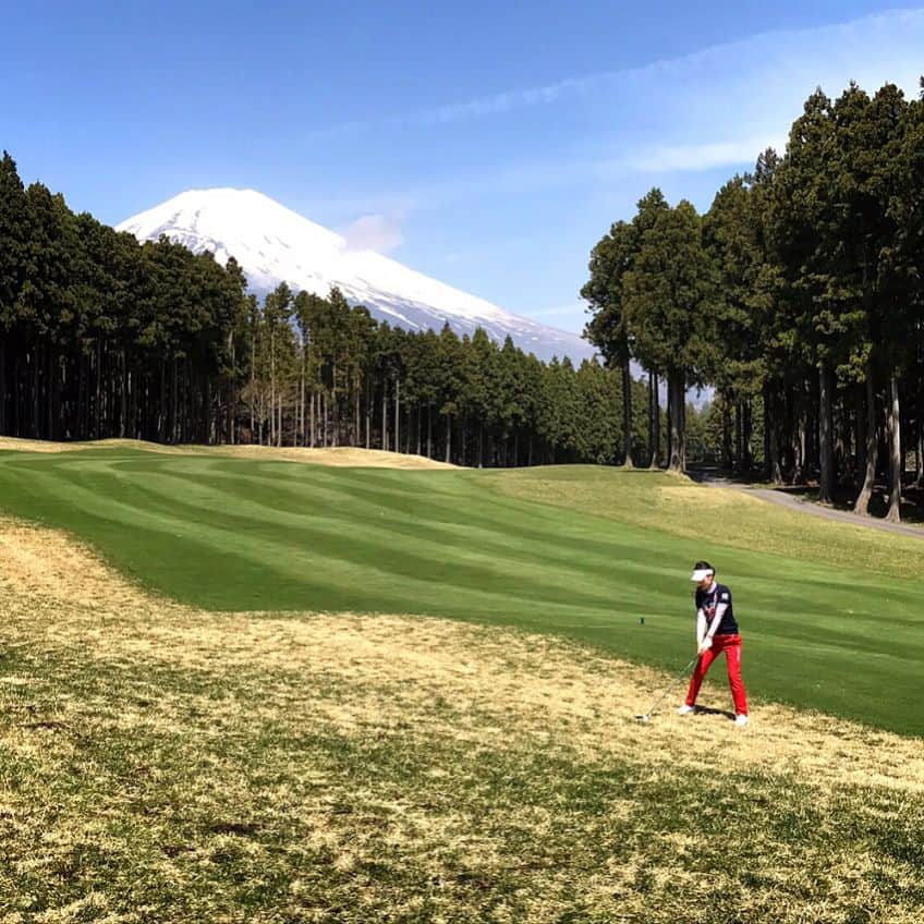 竹村真琴さんのインスタグラム写真 - (竹村真琴Instagram)「楽しかった☺️ #ゴルフ #御殿場 #富士山 #fujifilm」4月20日 15時08分 - makototakemura511