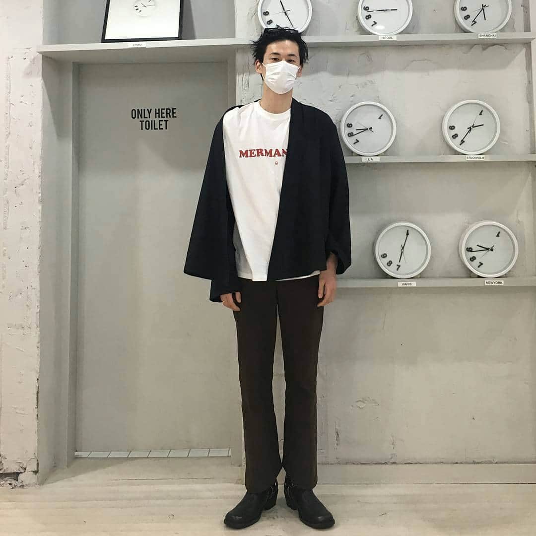 munzi_87さんのインスタグラム写真 - (munzi_87Instagram)「마틴 마르지엘라를 동경하던 소년이 정말 그와 닮은 디자이너가 되어간다는 이야기. 저도 의심하지 않습니다. 이미 누군가에게 인정받고, 동경받고 있는 87mm. 그리고 디자이너로써의 김원중, 박지운. 제가 그들을 좋아한다는 사실만으로도 자랑스러운 두 사람입니다. 처음으로 두 사람을 알게된 그날부터 지금 이 순간까지 식지 않는 그들의 열정을 응원합니다. 한국의 마틴 마르지엘라라는 수식어가 자연스럽게 그들에게 붙는 그날까지. 아니 그날이 지나도 munji_87, 먼지는 두 분과 함께합니다. 항상 감사합니다. #김원중 #박지운 #87mm 17.04.21」4月21日 1時44分 - munji_87