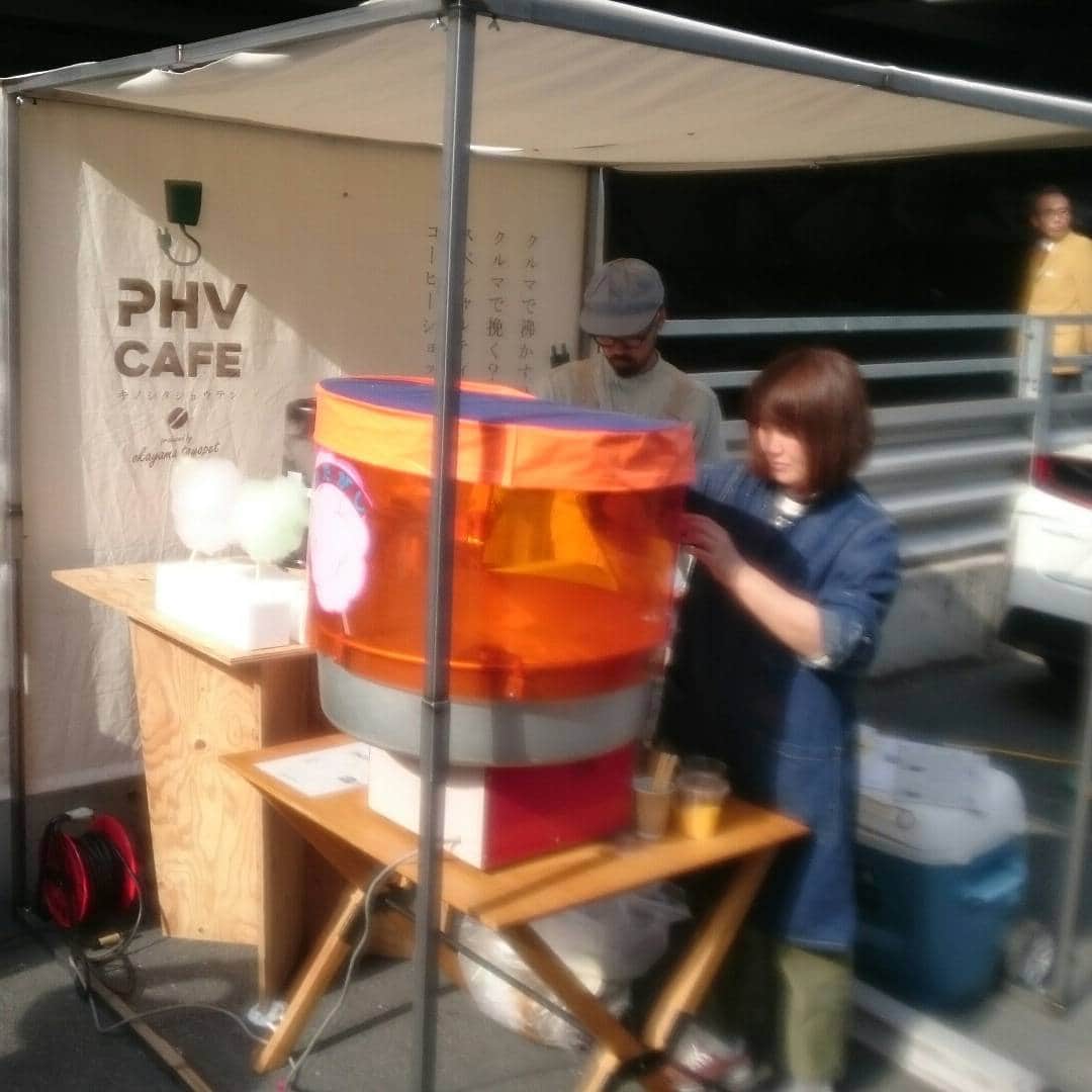Omoray Omorayさんのインスタグラム写真 - (Omoray OmorayInstagram)「岡山駅高島屋の裏で週末限定のおしゃれなコーヒー屋さん発見＼(^^)／ 6月末までの営業でとっても残念( ´△｀) トヨペットさんが電気自動車で作ってるらしい！ 来週も行けたらいいなー！ #岡山 #okayams #cafe」4月21日 16時40分 - omorayomoray