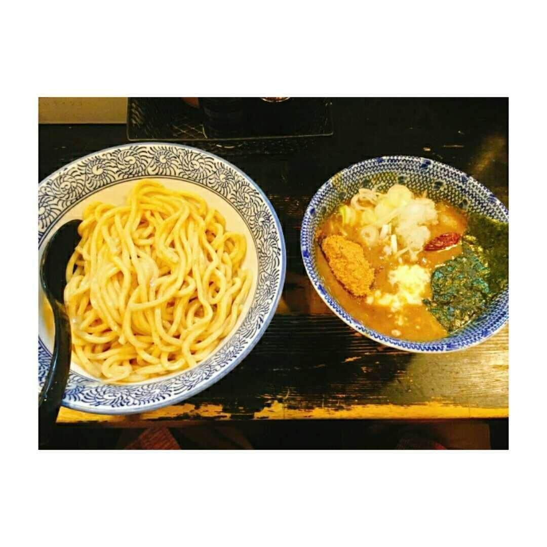 麺処 誇のインスタグラム：「カレーつけ麺です。〆はライスでどうぞ(^.^) #新宿駅#西新宿#新宿区#歌舞伎町#新宿駅#新宿三丁目#新宿#新宿二丁目#新宿御苑#煮卵#海苔#メンマ#チャーシュー#つけ麺#ラーメン#醤油ラーメン#味噌ラーメン#ラーメンインスタグラマー#グルメ#ラー活#チャーシュー#スープ#魚介#トッピング#カレー#〆#ライス#ねぎ#野菜#麺処誇#follow」