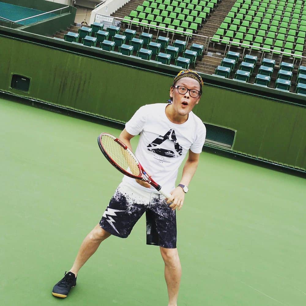 稲田直樹さんのインスタグラム写真 - (稲田直樹Instagram)「テニス大喜利。  #サーブ打って #サービスラインに入るか？？ #お、入った！ #ええぇ〜！？ #さて、何があった？？」4月21日 23時04分 - inada1228