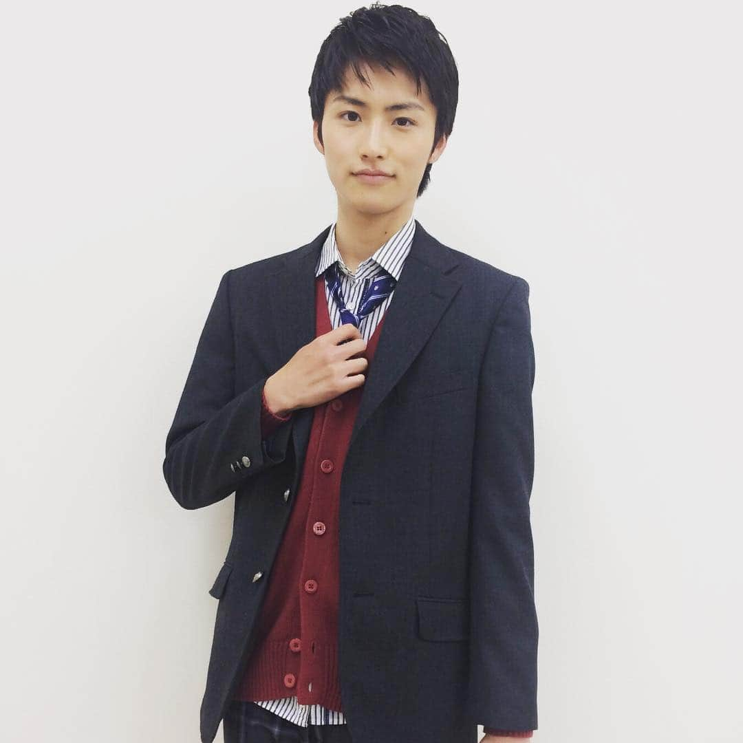 ジュノン編集部さんのインスタグラム写真 - (ジュノン編集部Instagram)「本日発売の6月号には、学生服を着た美男子の胸キュンショットも掲載！ 岐洲匠くんは「ネクタイゆるめ」で登場です👔💓 #JUNON #ブレザー #学校イチの美男子 #27代ジュノンボーイ #岐洲匠」4月22日 11時48分 - junon_jp