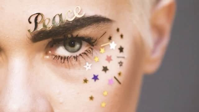 Kris Gottschalkのインスタグラム：「Special beauté for M Le Monde ✨ @m_magazine  Ph: @richardburbridge  Make up: @peterphilipsmakeup  Hair: @diegodasilva_  St: @charlottecolletcollet 🎥: @wencolom  #mlemonde #PEACE」