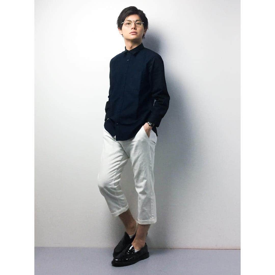 澤村量山のインスタグラム：「おはよ！ 最近は色々とお仕事頑張りーぬしてる日々ですん😀 シャツだけで過ごせる日が増えてきてシャツ大好き芸人としては幸せな季節😝💕 今日もがんばろね！  #wear #大人カジュアル  #ootd #fashion #mensfashion #メンズファッション #zozotown  #actor #俳優 #舞台 #読モ #サロンモデル #サロモ #AKROS #AKROS専属モデル #インフルエンサー #インスタグラマー #japanesemodel #l4l #like4like #shooting #instagood #instalike #followme #follow4like #撮影依頼募集」